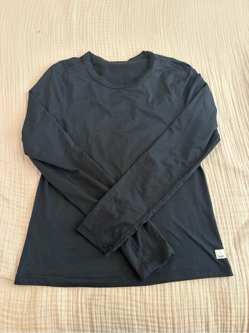 Vuori Shirt Womens S black Long Sleeve Lux Crewneck Performance VW167